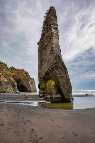 Knife style rock The Three Sisters, Tongaporutu